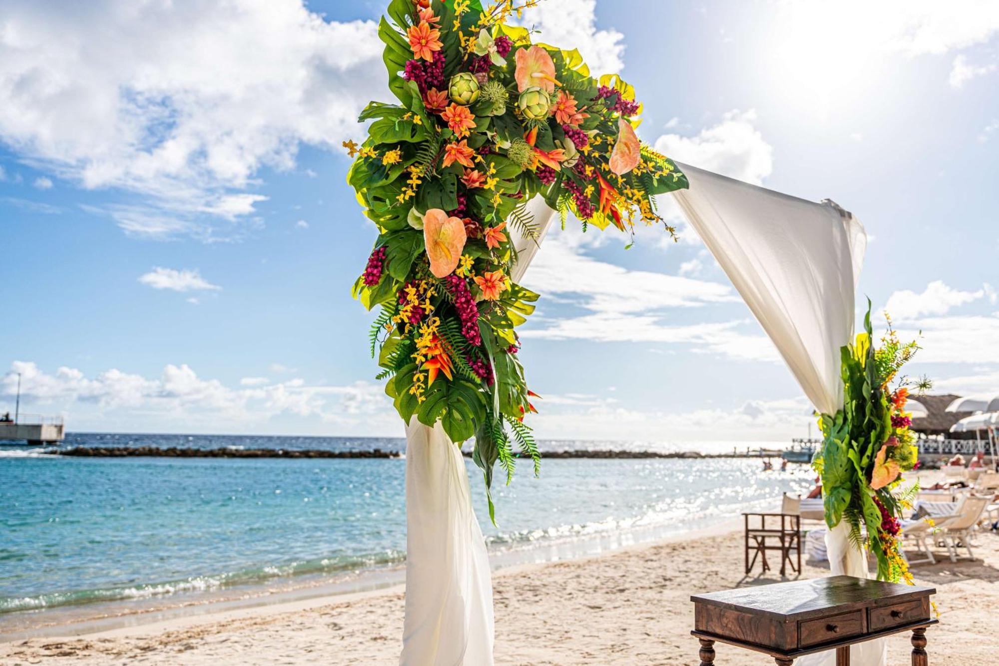 The Rif At Mangrove Beach Corendon Curacao All-Inclusive, Curio By Hilton Willemstad Exterior photo